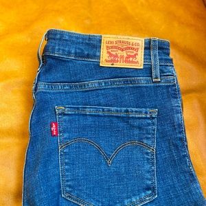 Vintage Levi’s! Trendy, comfortable, amazing! 721 high rise!